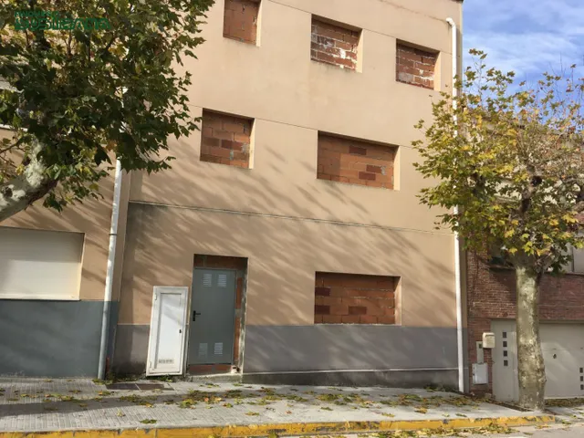 EDIFICI en CONSTRUCCIÓ a la població de LA LLACUNA — 10