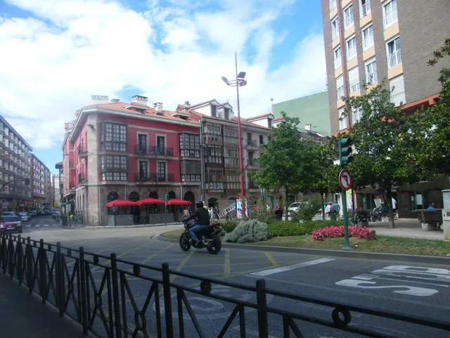 Local Comercial en Cuatro Caminos - Torrelavega - foto 2