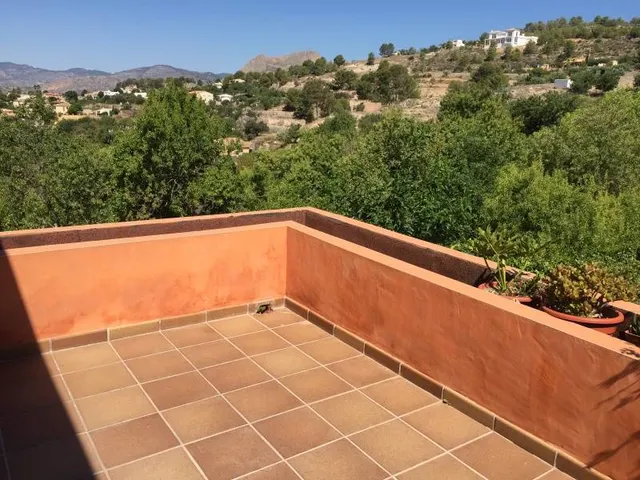 Se vende  precioso chalet casa rural con todas los servicios a las faldas del Puig campaña — 39