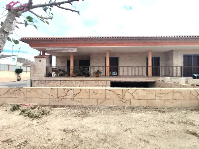 LUJOSO CHALET INDEPENDIENTE EN VENTA EN EL RAAL — 47