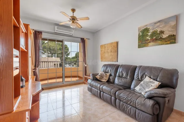 Se vende apartamento de dos habitaciones en una urbanización - foto 4