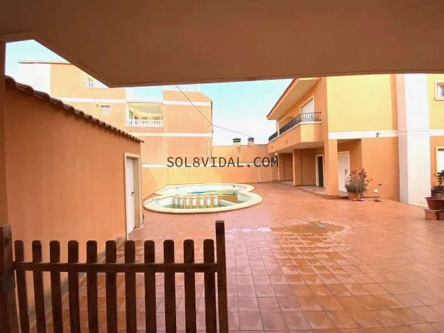 Dúplex en el raiguero de poniente, todo nuevo a estrenar. Dispone de planta sótano con un gran salón — 8