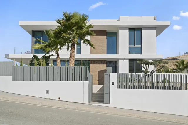 Exclusivas villas de diseño con vistas al skyline de Benidor