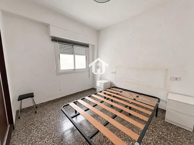 Ático en exclusiva totalmente reformado de 56 m2 con terraza en zona benalúa de Alicante: edificio con ascensor — 35