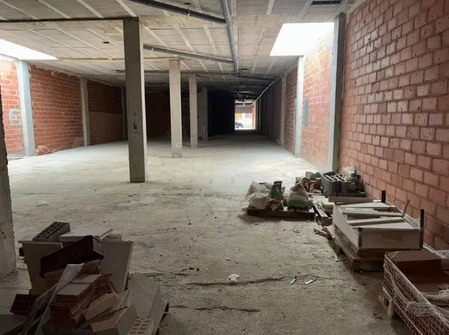 Local comercial en bruto en venta en Picassent (Valencia) — 4