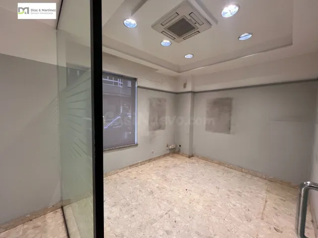 LOCAL COMERCIAL ACONDICIONADO EN ESQUINA  CON BAÑOS — 3