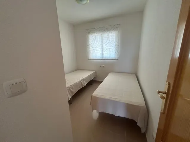 Apartamento con vistas al mar, piscina y garaje en Guardamar del Segura — 9