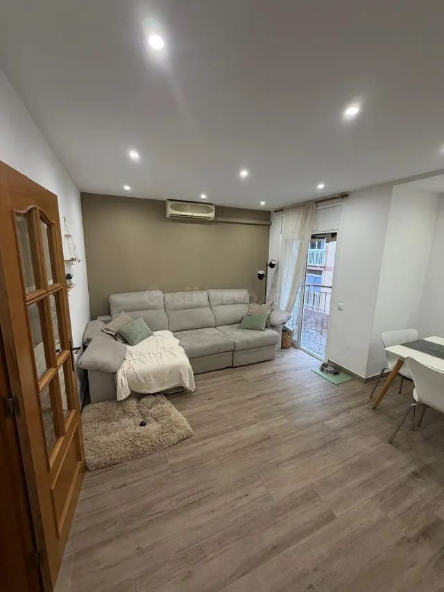 BONITO PISO EN VENTA PARA ENTRAR A VIVIR EN SANT JOAN DESPI - foto 2