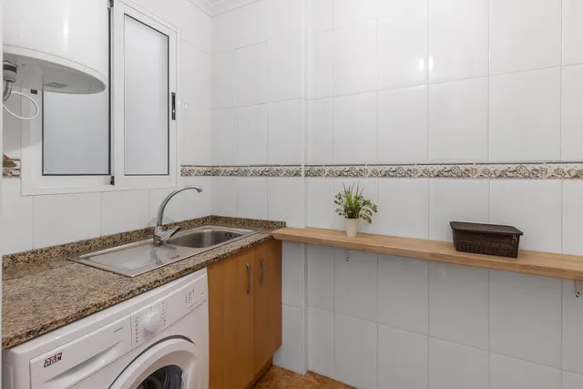 Estudio en Torrevieja con piscina comunitaria — 9