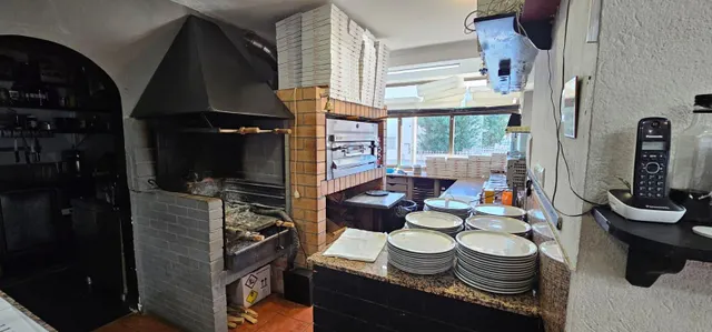 RESTAURANTE CON VIVIENDA SUPERIOR EN PLATJA DELS RIELLS — 4