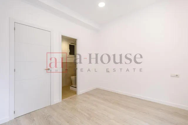 PISO RECIÉN REFORMADO CON GRAN BALCÓN EN L' EIXAMPLE — 16