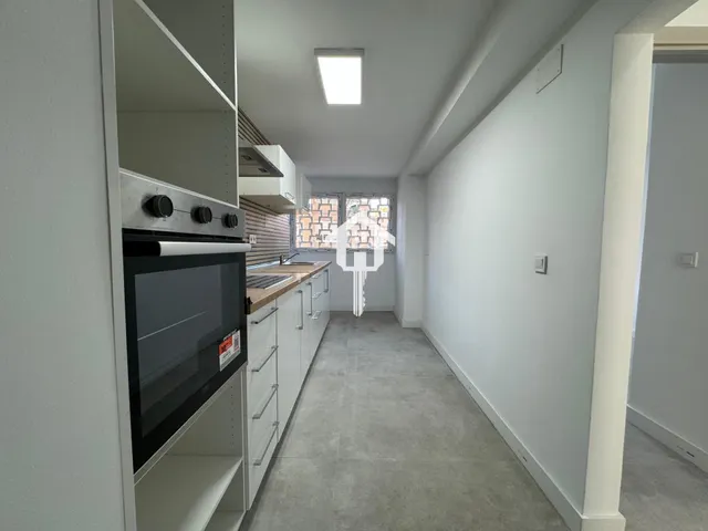 Inmoparadise les ofrece espectacular vivienda en venta en Alicante centro, el edificio los representantes . 120m2, 3 dormitorios, dos baños,reformada. — 31