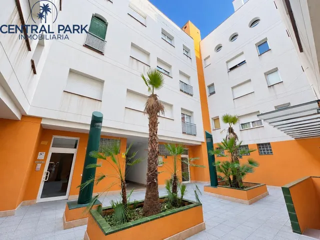 Vivienda en el centro de Salou, junto al paseo Miramar y club Náutico. — 24