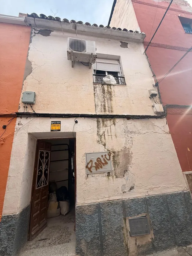 CASA SITUADA EN C/ MORALES, COÍN - 4 dormitorios, 2 baños -  - foto 2