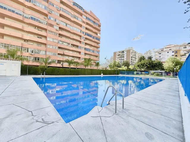 Ático con amplia terraza de 154 m2 y vistas panorámicas en los boliches, Fuengirola — 34