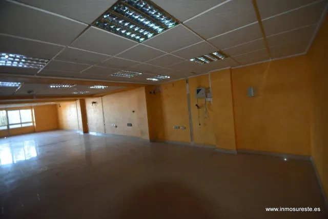 Venta de entresuelo en el centro de Orihuela, zona de Temístocles Almagro, 135 m2. de supèrficie. — 7
