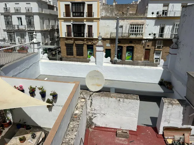 CASA SOLA EN UN LUGAR EMBLEMÁTICO — 50