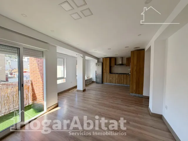 REFORMADO CON 4 DORMITORIOS Y BALCÓN — 6