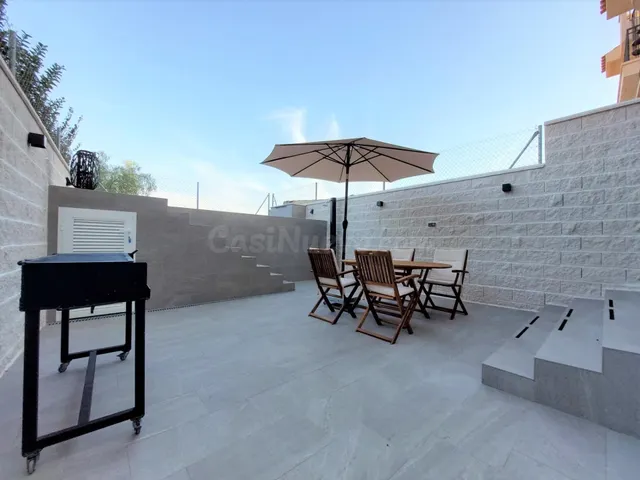 Apartamento en planta baja con piscina privada en Los Collad - foto 2