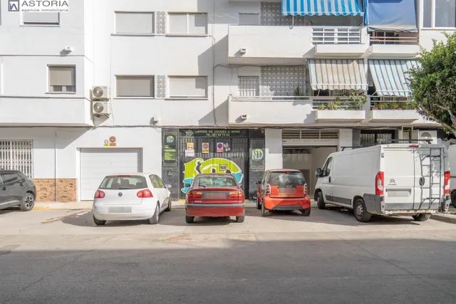 Local en Torre del Mar (Málaga) adaptado a cochera - foto 5