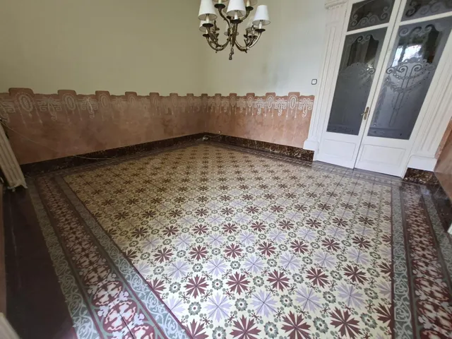 SE ALQUILA CASA MODERNISTA CATALOGADA EN EL CENTRO DE BADALO - foto 4