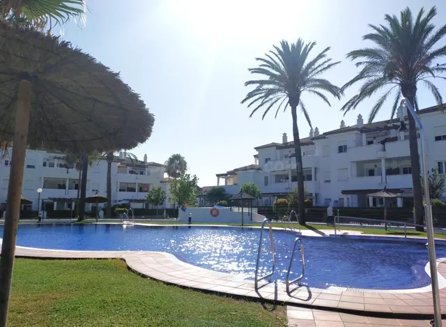 Apartamento en planta baja a 700 metros de la playa La Barro - foto 3
