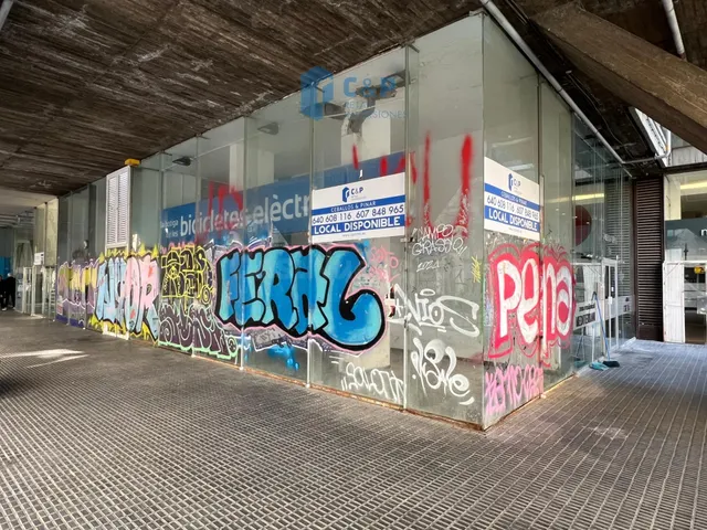 ¡EXCELENTE UBICACIÓN! — 4