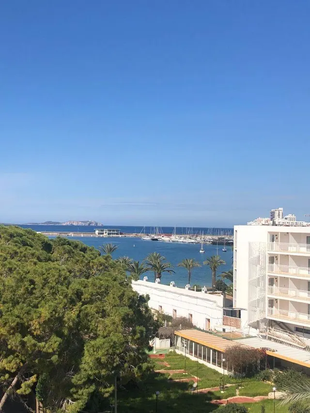 ÁTICO REFORMADO CON VISTAS AL MAR — 13