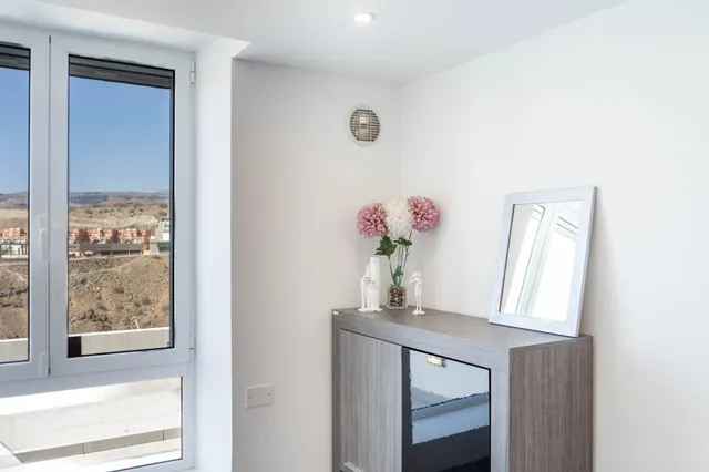 Apartamento renovado de 3 dormitorios con amplia terraza en Puerto Rico — 24