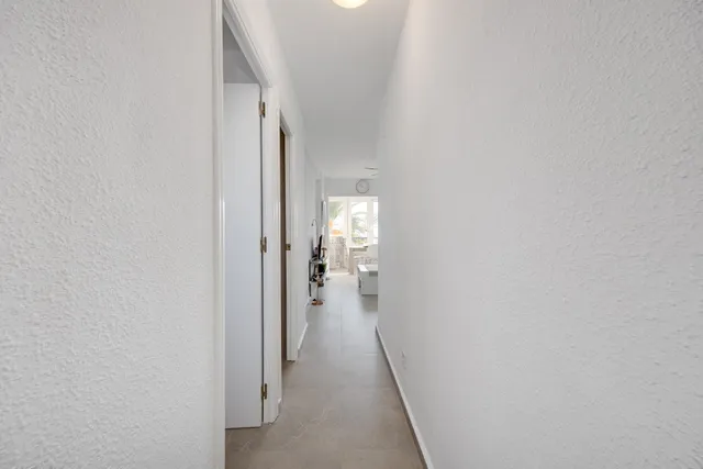 VISTAS AL MAR! PISO DE 2 DORMITORIOS EN TORREVIEJA , TOTALMENTE REFORMADO — 28