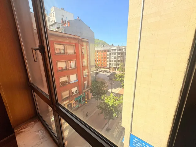 OFICINA EN AVD. ESPAÑA — 8