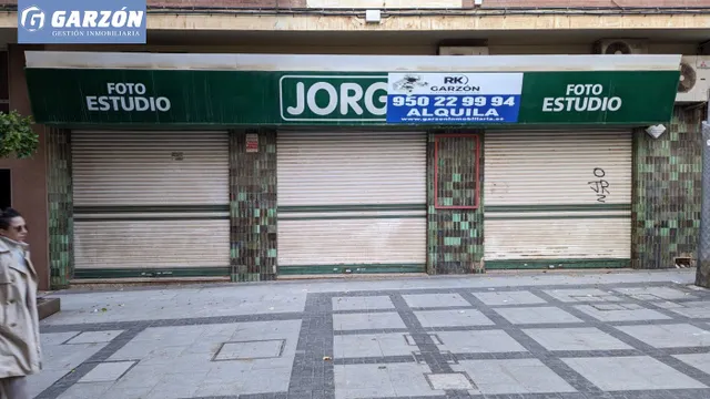 Gran local en Alquiler en Reyes Católicos — 16