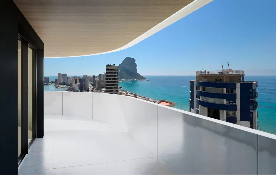 Ático de nueva construcción de 1 dormitorio a la venta a pocos pasos de la playa en Calpe.