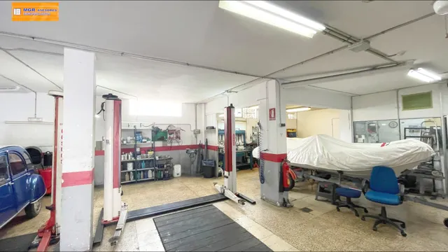 VENTA DE TALLER MECANICO O LOCAL DE 140 M2 CON PUERTA AUTOMATICA, VADO, ventilación Y LUZ NATURAL — 4
