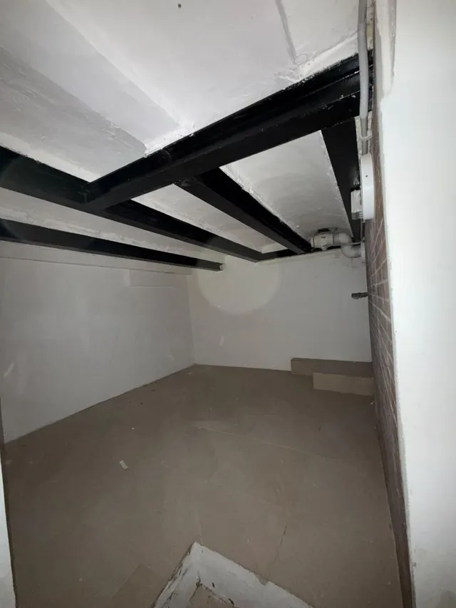 LOCAL COMERCIAL EN CALLE RAURIC, JUNTO A PLAÇA REIAL Y LAS RAMBLAS — 9