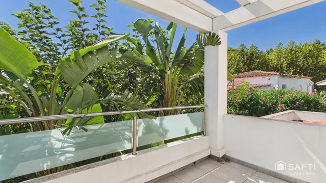 Casa moderna con cuatro habitaciones, piscina y garaje — 24