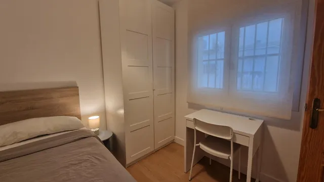 Vivienda de 3 Dormitorios en alquiler en régimen de VIVIENDA HABITUAL en Carlos Haya — 18