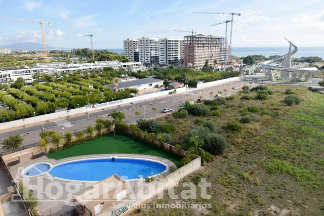 ¡Vistas al mar! Amplio, esquinero y alto en residencial con piscina, garaje y terraza — 17