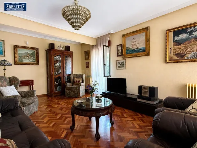 INMOBILIARIA ARBETETA VENDE PISO DE CUATRO HABIATACIONES EN  - foto 3