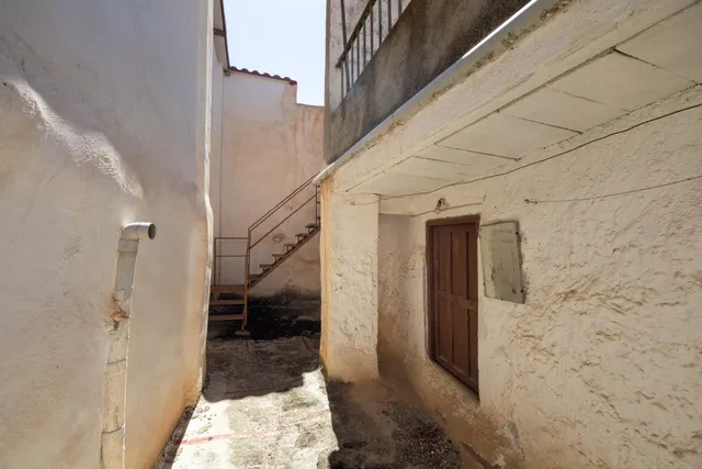 Casa para reformar en el centro de Lanjarón con gran potencial de inversión — 42