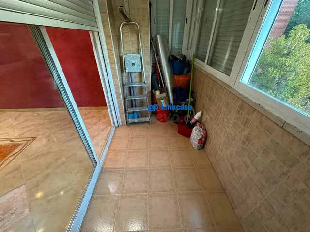 Piso amplio de 3 dormitorios con terraza y ascensor - foto 2