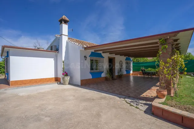 CASA DE CAMPO CON PISCINA, JARDIN CON CÉSPED Y TRASTERO - foto 2