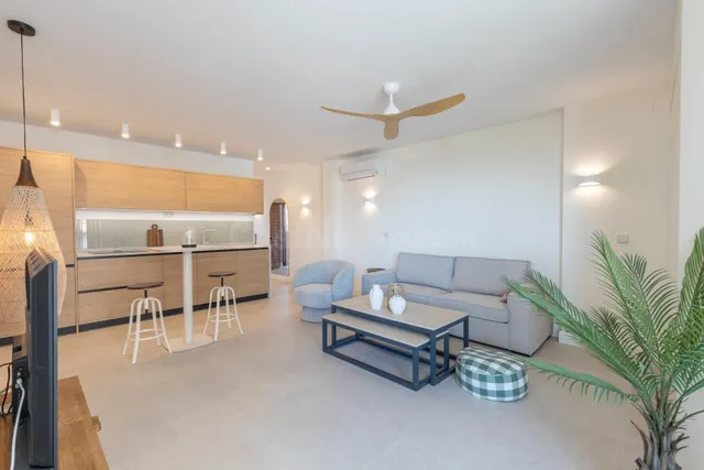 ¡exclusivo apartamento en primera linea de playa con reforma integral de alta gama! — 3