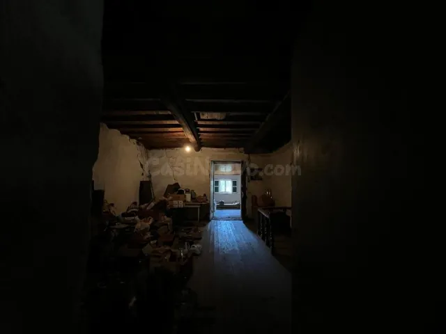oPORTUNIDAD!!! SE VENDE CASA DE PIEDRAY PARA RESTAURAR EN VI - foto 3