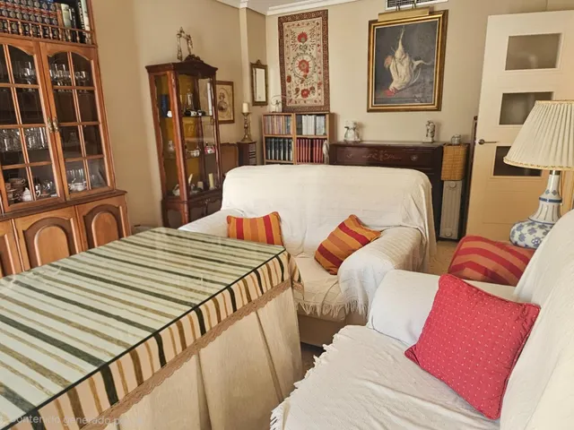 Piso de 4 dormitorios con plaza de garaje en San Basilio, con terraza de 20 m2 anexa al trastero en la cubierta. — 21
