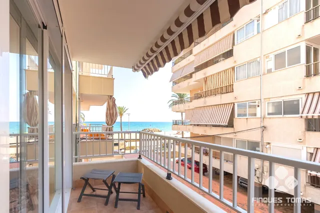 Moderno piso con balcón y vistas al mar en Cunit - foto 2