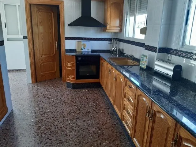 Casa vallada en la ciudad — 28