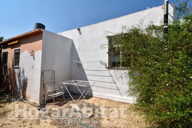 GRAN PARCELA CON VIVIENDA Y AMPLIA TERRAZA — 38
