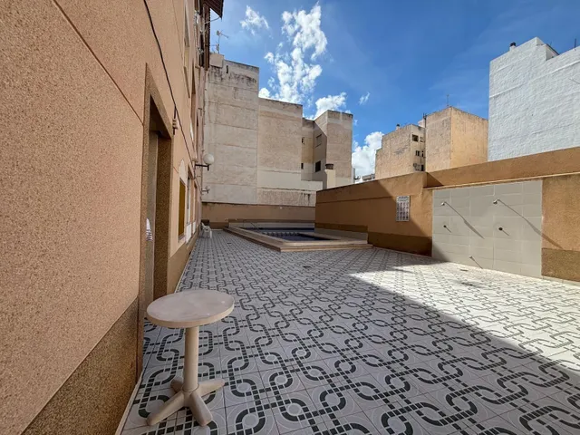 Ático de 2 dormitorios y 2 baños con piscina y parking a 550 metros del mar — 21