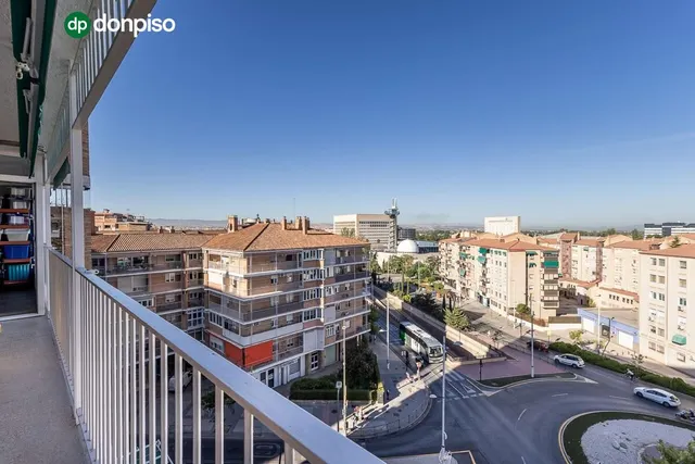 PISO REFORMADO CON VISTAS PANORÁMICAS A UN PASO DEL CENTRO DE GRANADA — 17
